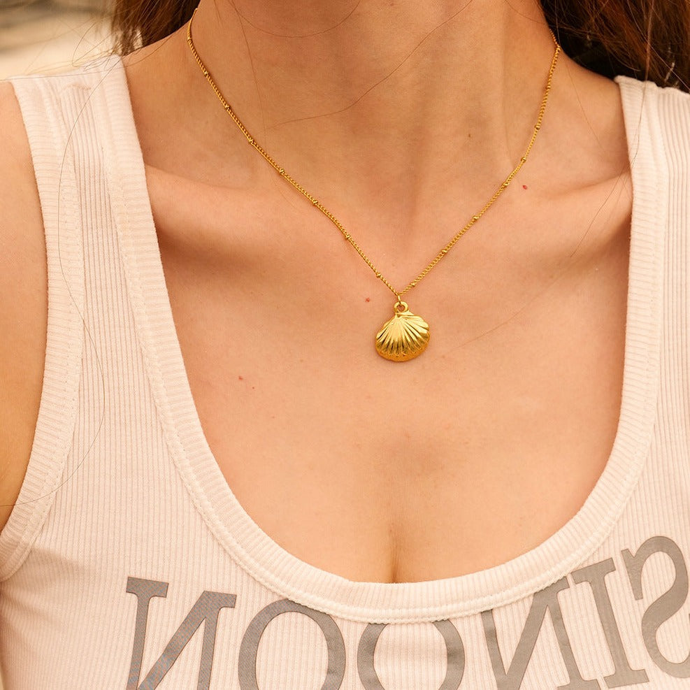 Gold Edna Necklace with Elegant Design