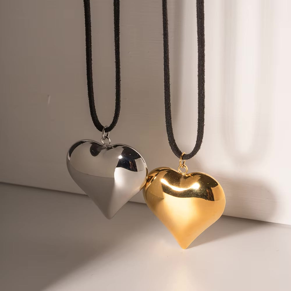 Heart-Shaped Pendant Necklace in Gold