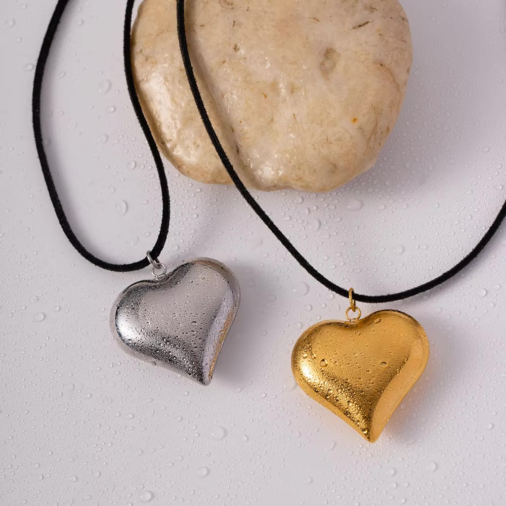 Heart-Shaped Pendant Necklace in Gold