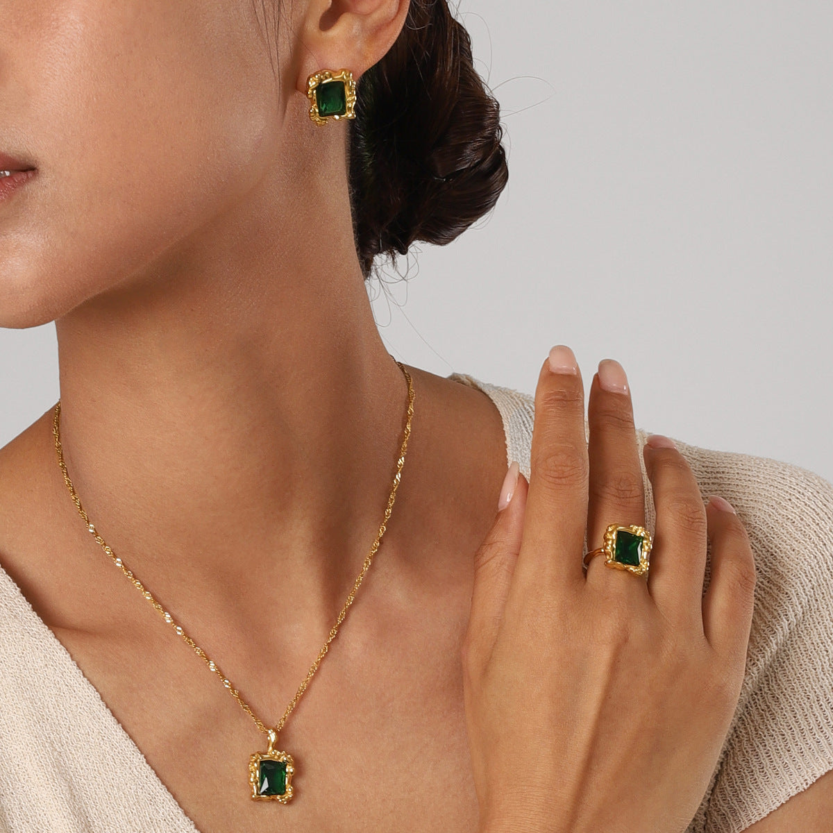 Emerald Gemstone Necklace for Elegant Style