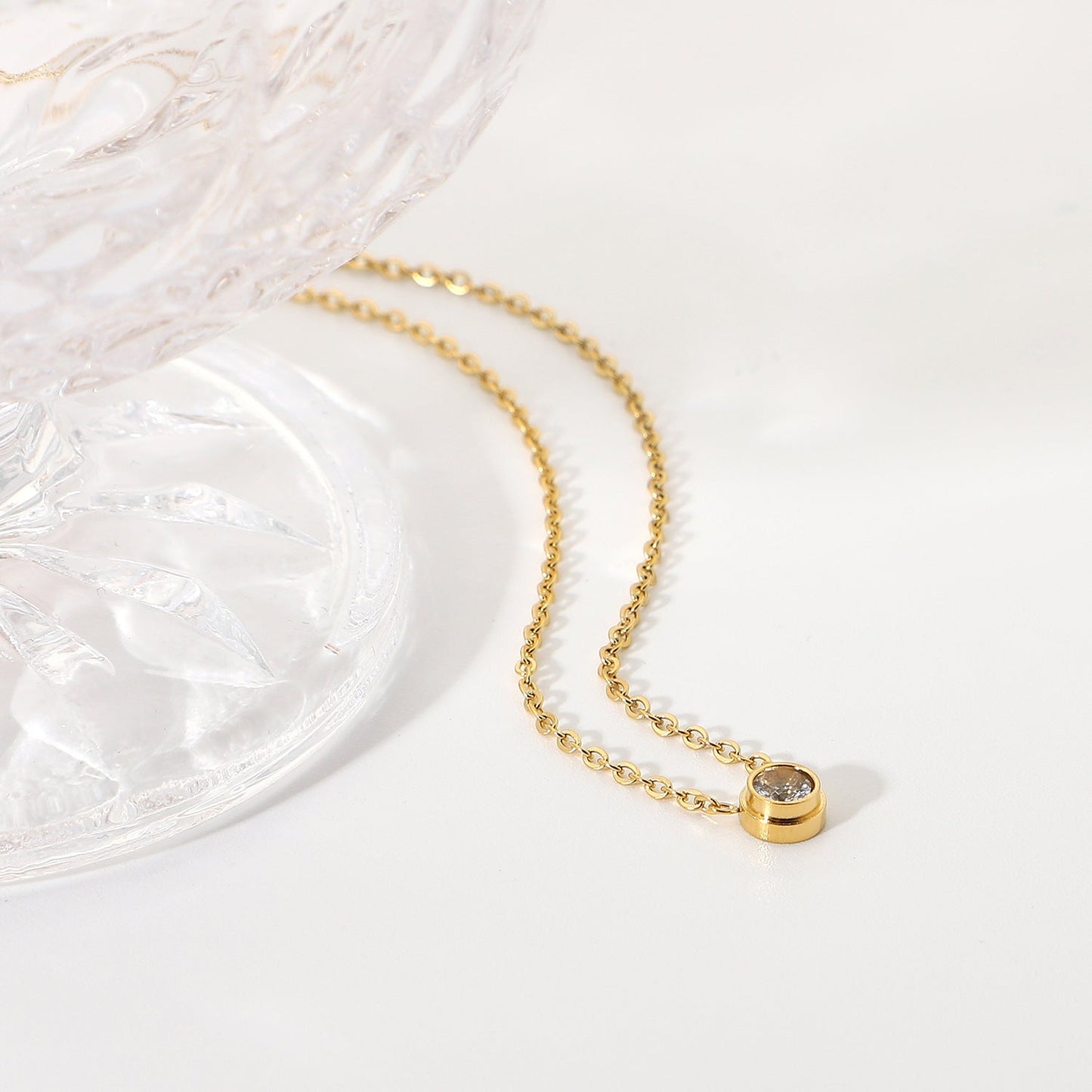 Gold Kira Necklace with Elegant Design