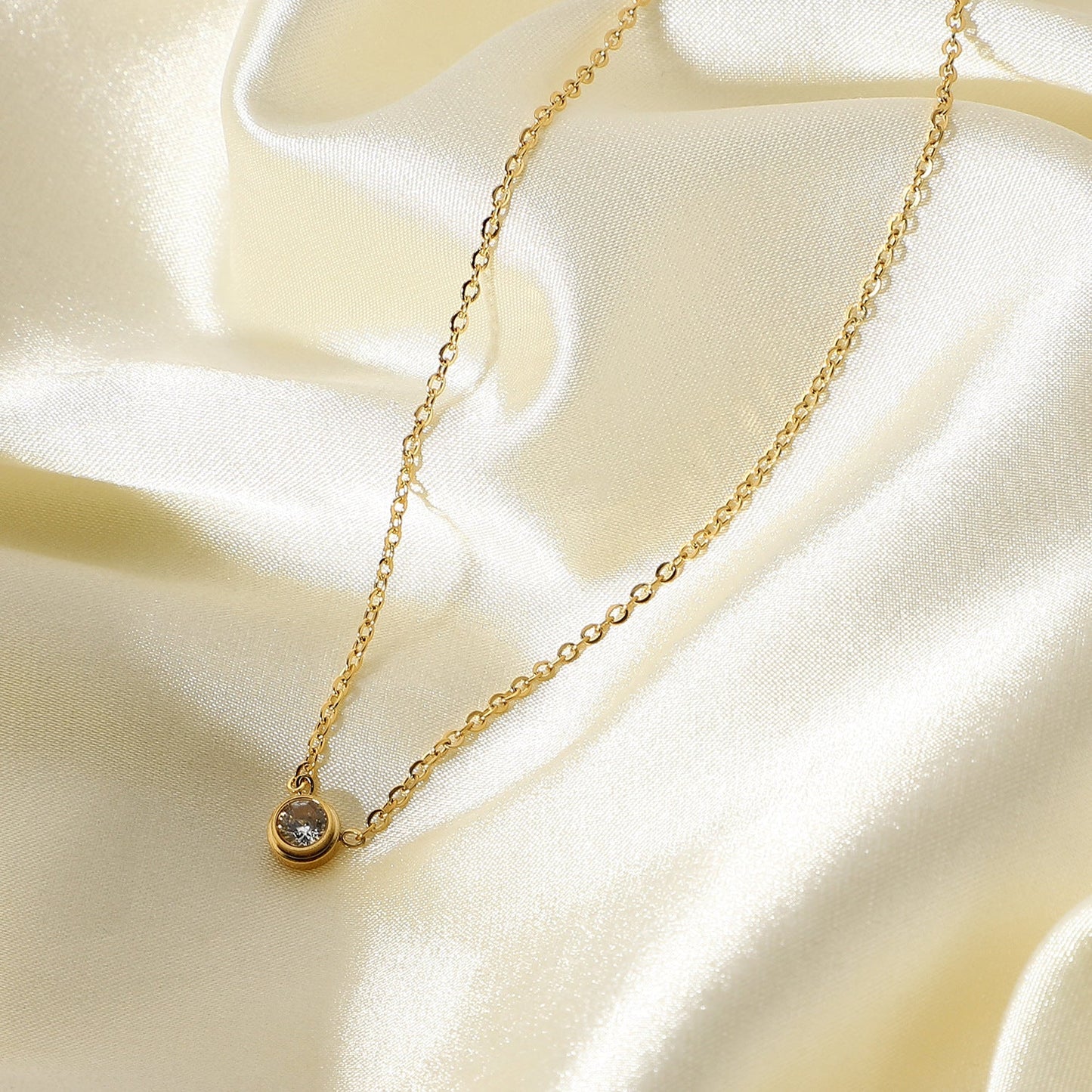 Gold Kira Necklace with Elegant Design