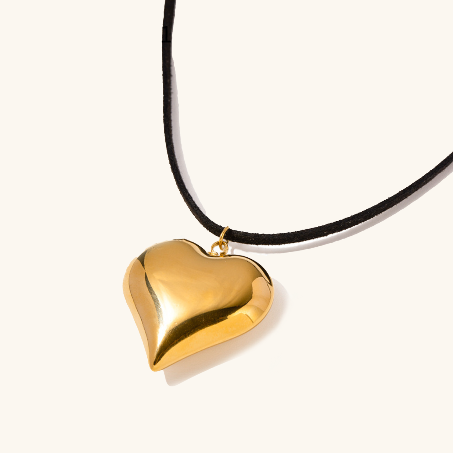 Heart-Shaped Pendant Necklace in Gold