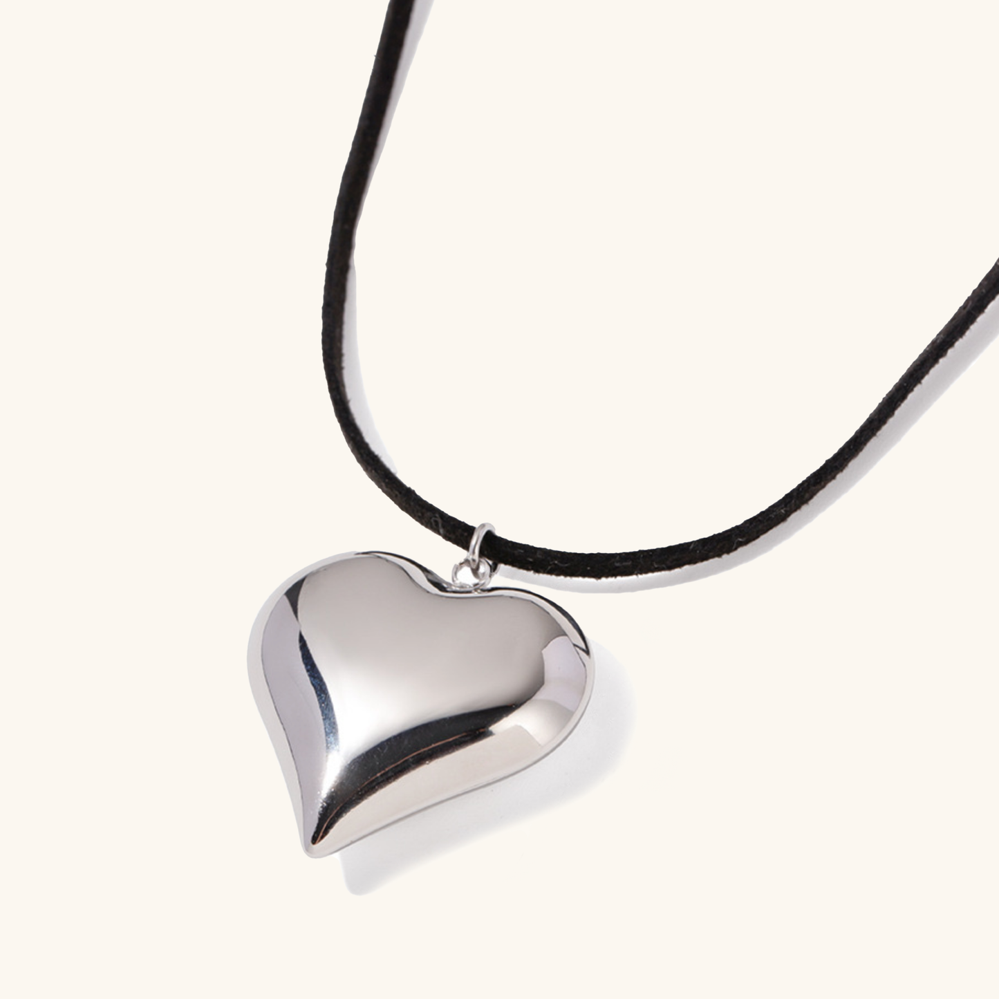 Heart-Shaped Pendant Necklace in Gold
