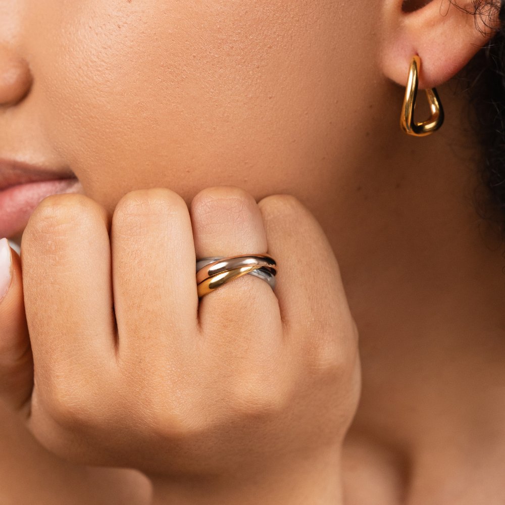 Three-Toned Loop Ring for Stylish Elegance