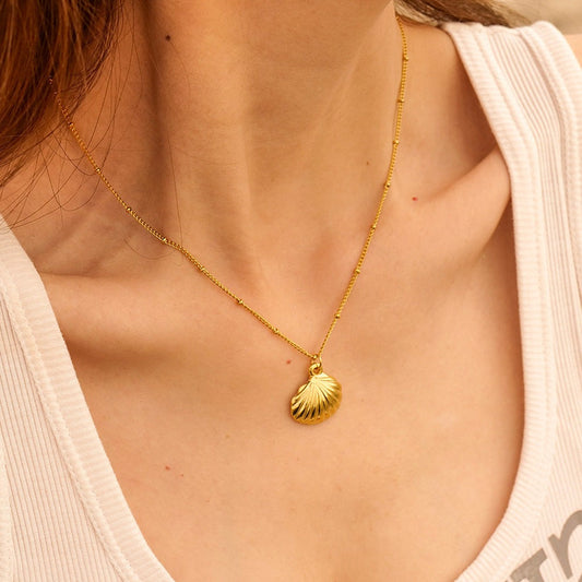 Gold Edna Necklace with Elegant Design