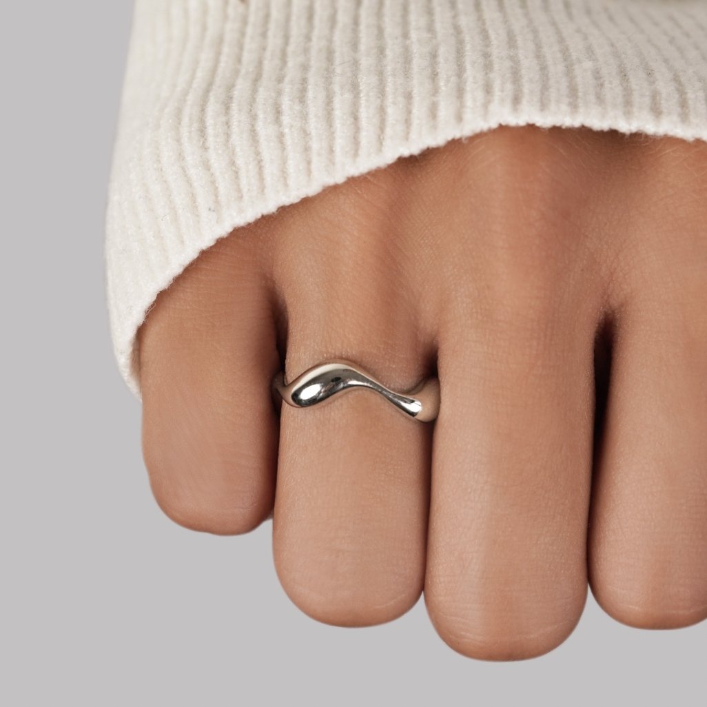 Elegant Silver Wave Design Ring