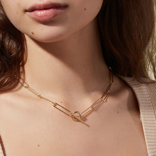 Gold Necklace with Elegant Design and Charm