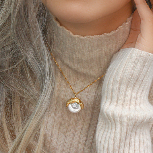 Pearl Necklace with Elegant Design