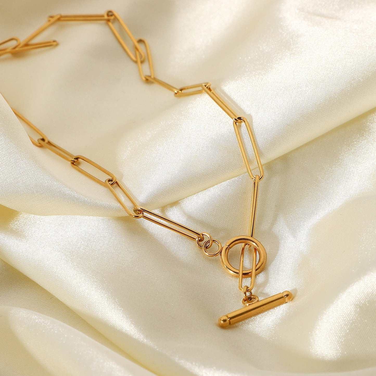 Gold Necklace with Elegant Design and Charm