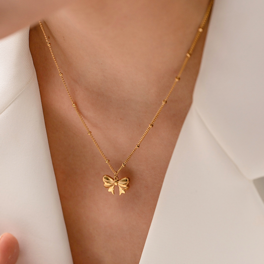 Chic Gold Bow Pendant Necklace