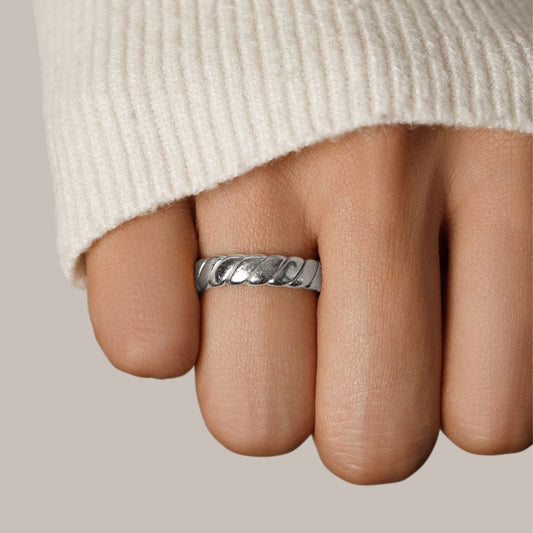 Twisted Infinity Silver Ring Design