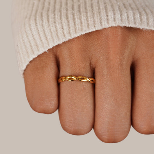 Twisted 18K Gold Infinity Ring